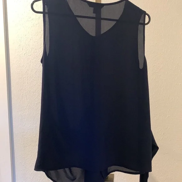 💥 Banana Republic sleeveless top with knot on front side - Picture 3 of 8